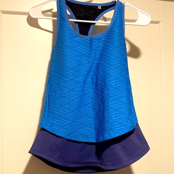 Pearl Izumi Tops - NWOT Pearl Izumi exercise top with built-in bra 💜